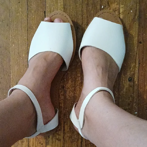 GAP Classic Sandals - Picture 4 of 4
